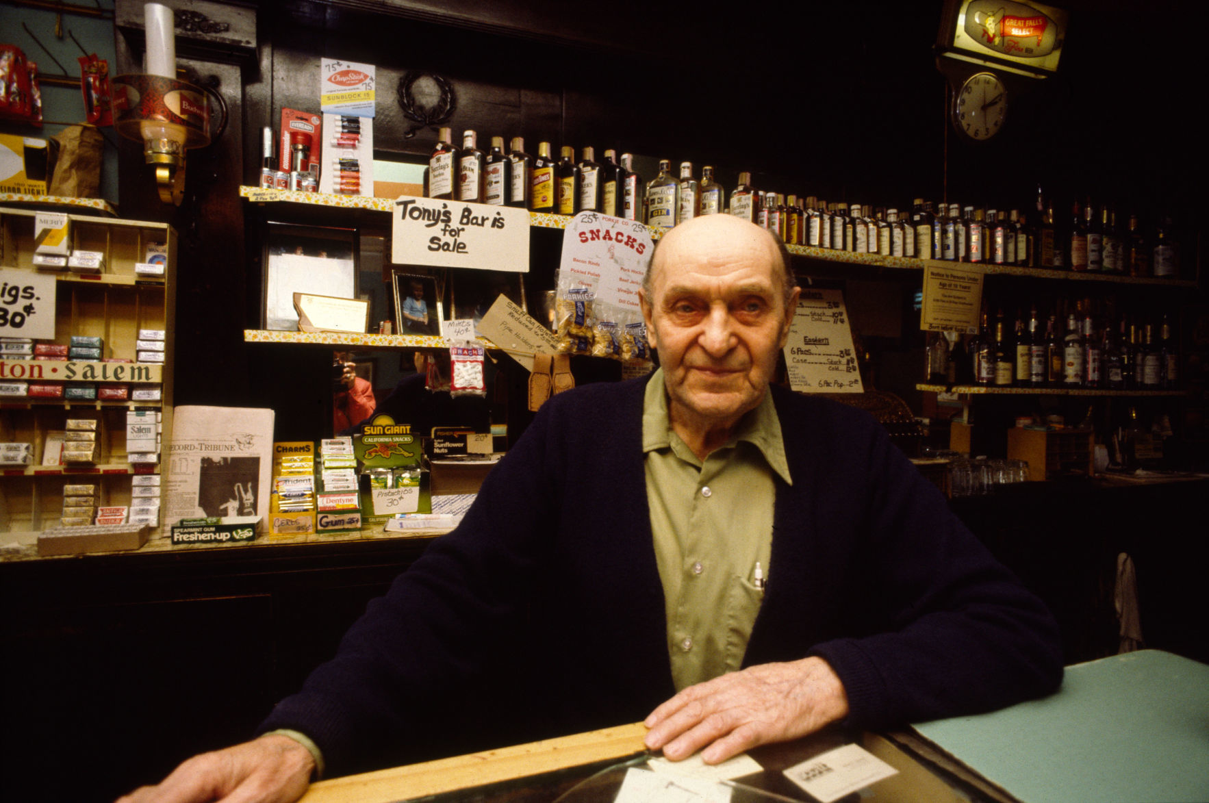 Tony's Bar, Roundup, 1982